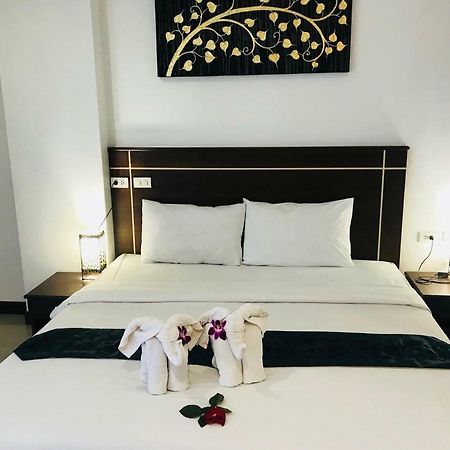 Soleluna Hotel Patong Extérieur photo